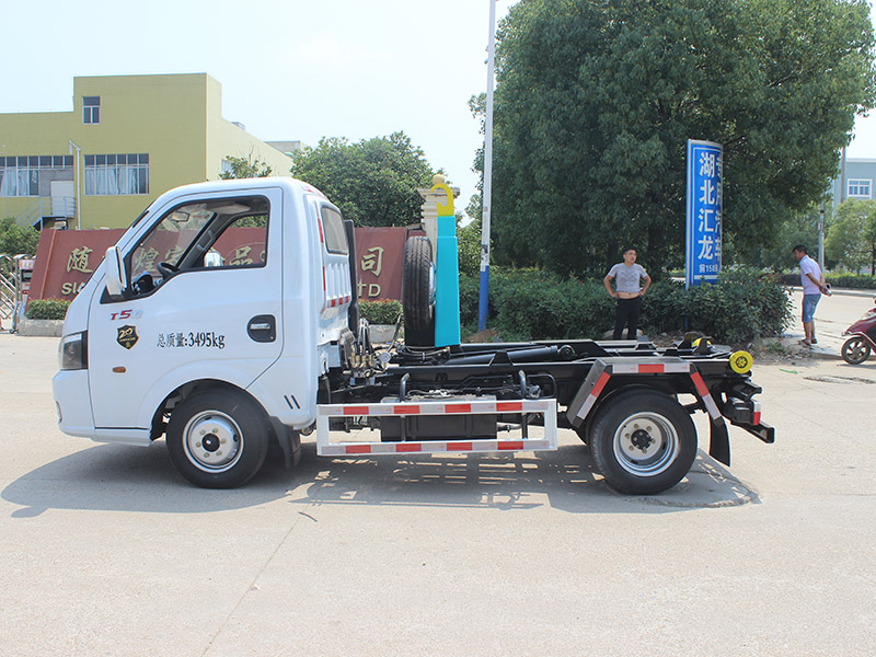 東風(fēng)汽油途逸SCS5030ZXXEQ6車(chē)廂可卸式垃圾車(chē)