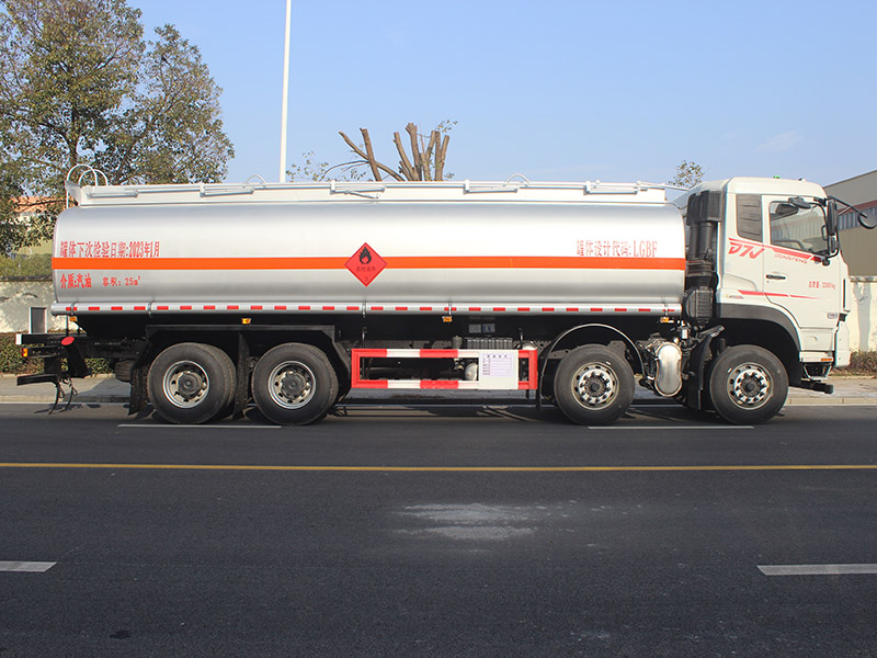 東風(fēng)專底25立方SCS5322GYYDFV6運油車