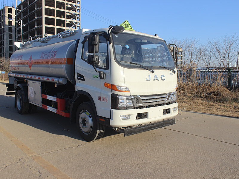 江淮駿鈴8.2立方SCS5122GYYHFC6運(yùn)油車(chē)